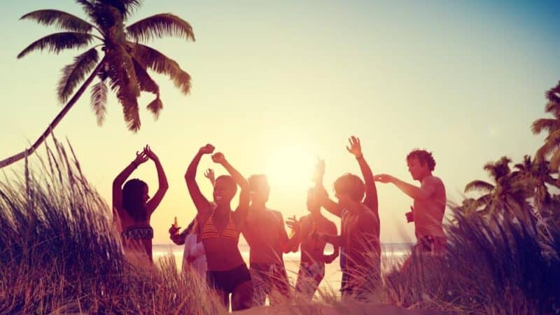 Rola wspólnych praktyk religijnych w rodzinie: Jak wzmacniają więzi i kształtują codzienne życie