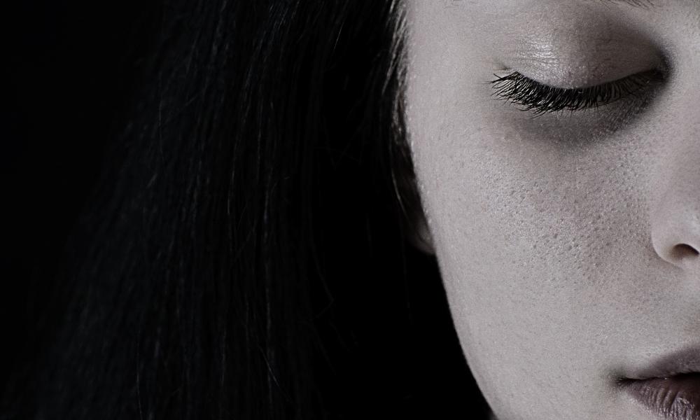 Jak pielęgnować cerę trądzikową na co dzień?