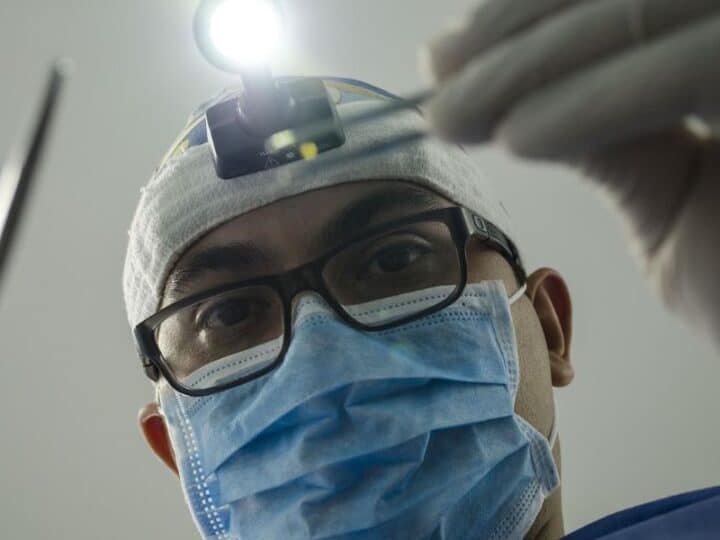 Roboty, które leczą – jak technologia zmienia oblicze współczesnej medycyny